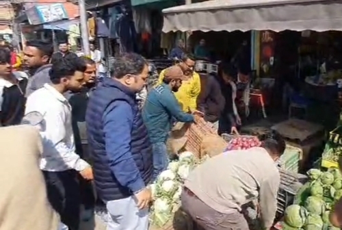 रामनगर में अतिक्रमण पर पालिका की बड़ी कार्रवाई: 25 पर कार्यवाही, ठेलियां-सामान जब्त, जुर्माना भी वसूला